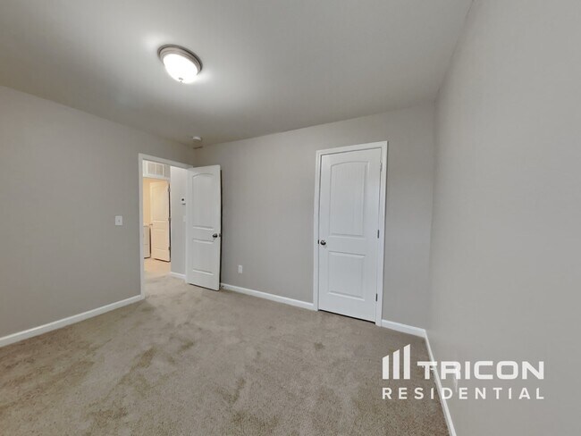 Building Photo - 144 Yadkin St