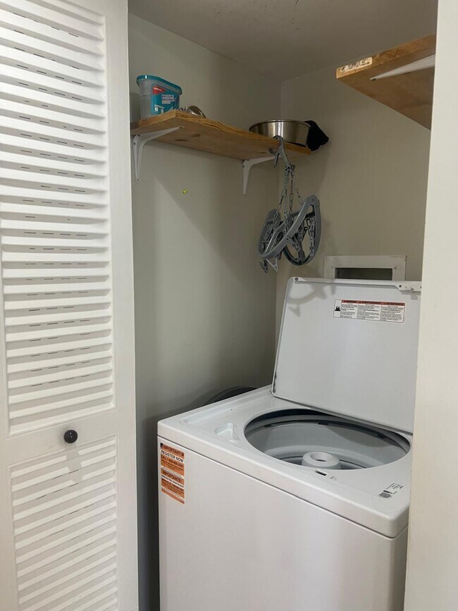 Building Photo - 6322 Seven Springs Blvd