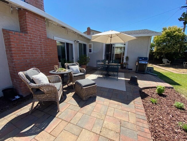 Building Photo - 5919 Royal Ann Dr