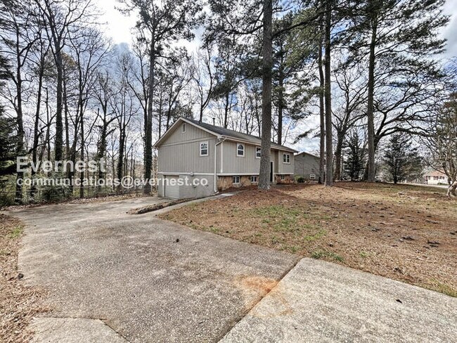 Building Photo - 2 Bed, 2 Bath Home with Fenced Yard & Garage / Pet-Friendly / Available Now!