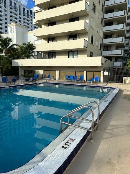 Pool - 1621 Collins Ave