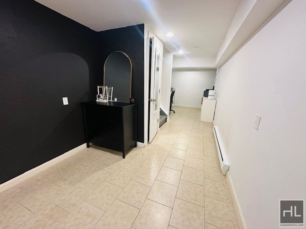 Building Photo - Luxury 1 Bedroom Duplex with Private Outdo...