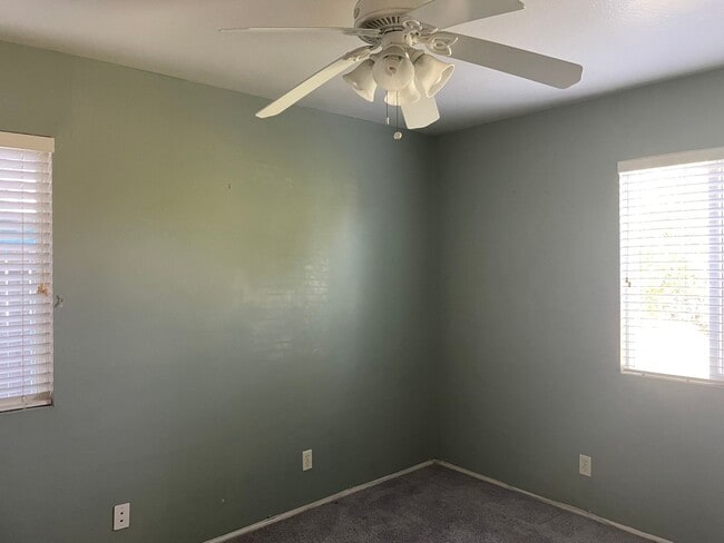 Building Photo - 3 bedroom 1 bath sweet home