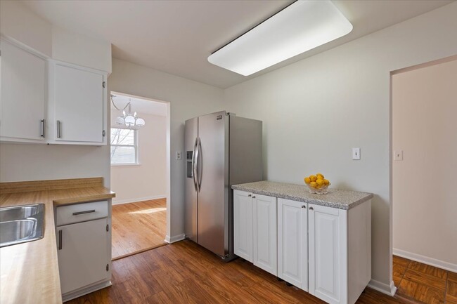 Building Photo - 4538 Dempster St