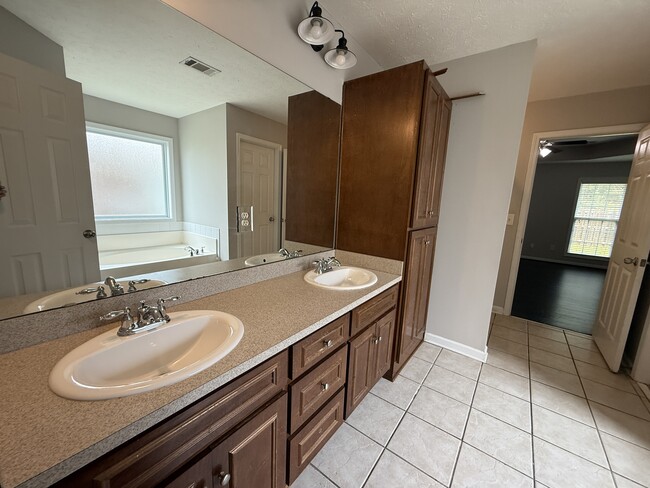 Building Photo - Santee Court