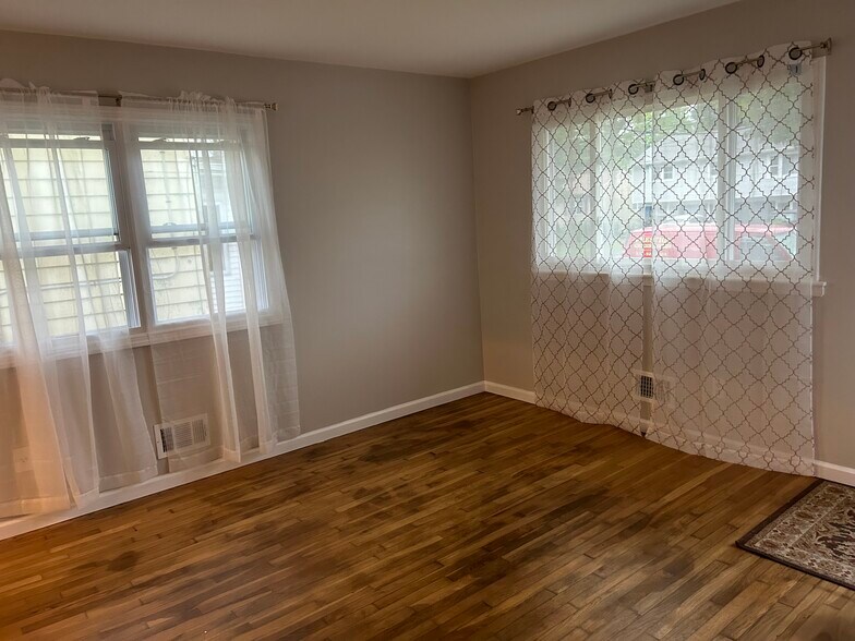 Building Photo - 24 Huron Ave