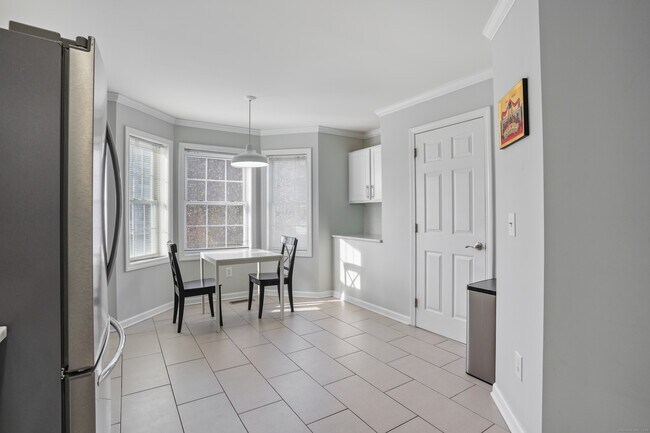 Building Photo - 1406 Pinnacle Way