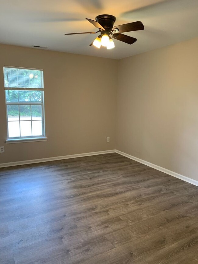 Building Photo - 2112 Wisteria Dr