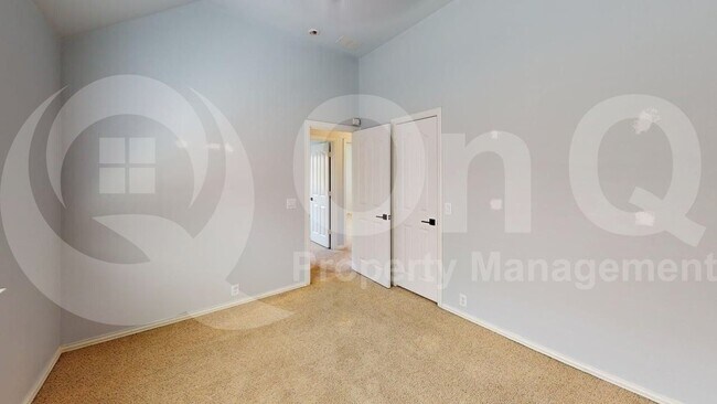 Building Photo - 2309 Aurora Dr