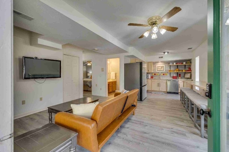Building Photo - 5009 Emerald Dr
