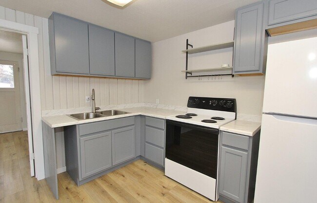 Building Photo - 812 S Washington Ave