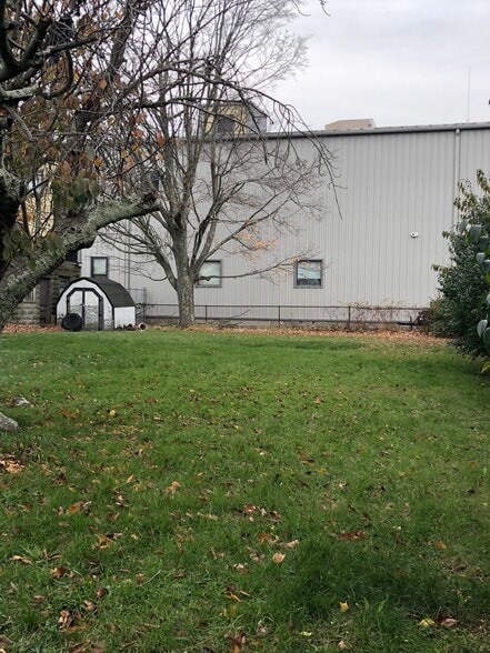 Building Photo - 168 Brownell St