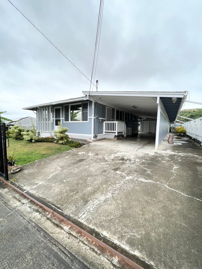 Building Photo - 3 bedroom gated home in Keolu Hills!