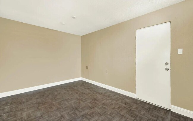 Building Photo - Single Family Home Available Now!!