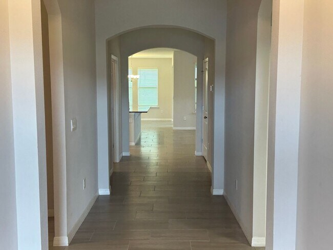 Building Photo - 4 Bedrooms/3 Baths/3 Car Garage House in L...