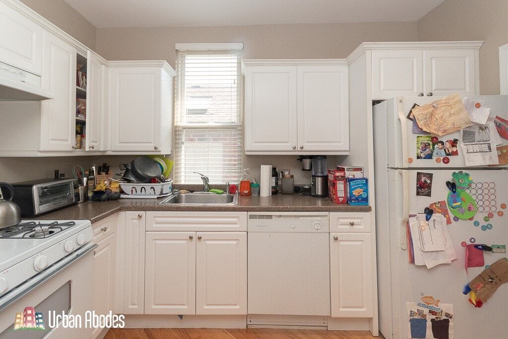 Building Photo - 3144 N Oakley Ave