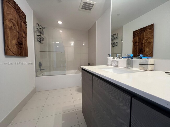 Building Photo - 460 NE 28th St