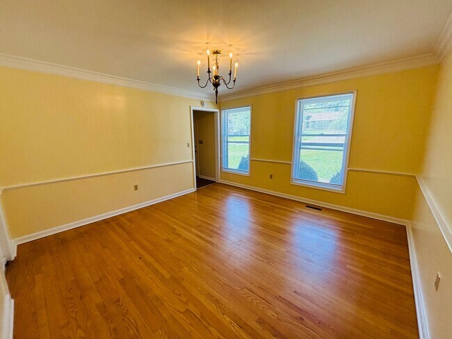 Building Photo - 405 Stonegate Dr