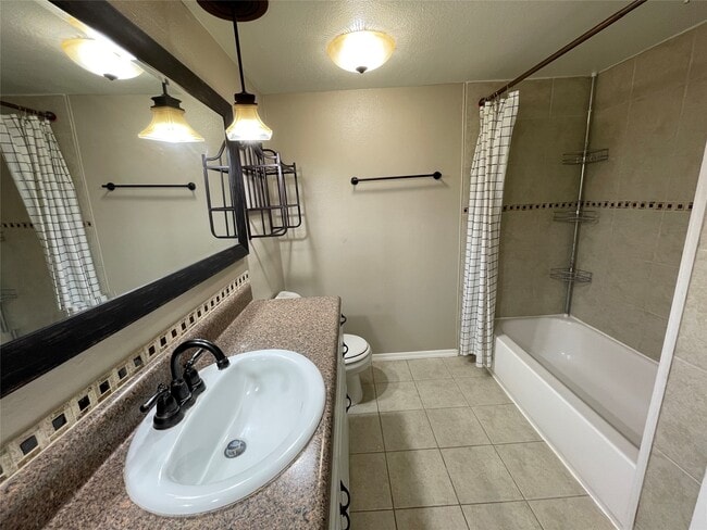 Building Photo - 12315 Glenview Dr