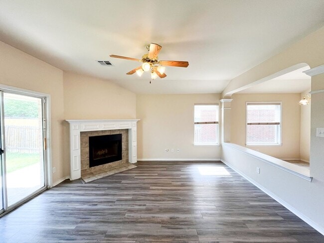 Building Photo - Available Now Beautiful 1 story, 4 bedroom, 2 bath, 2 car garage home with fire place, garage doo...