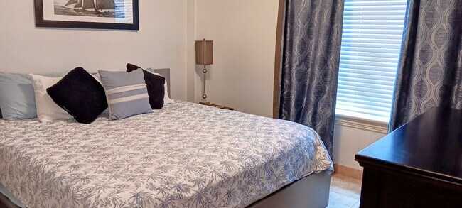 Building Photo - 9420 Seawall Blvd