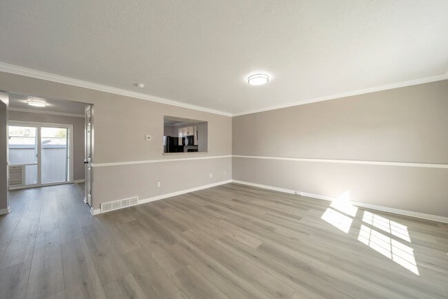 Building Photo - Modern 3 Bed, 3 Bath Home with Central Air...