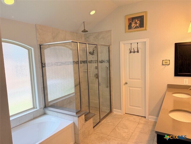 Building Photo - 490 Pecan Meadows