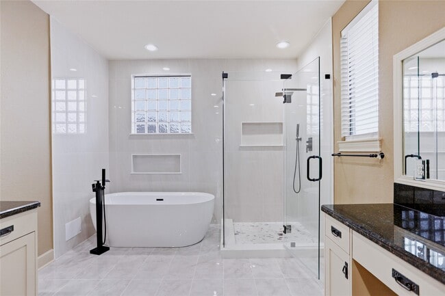 Building Photo - 1603 W 14th St