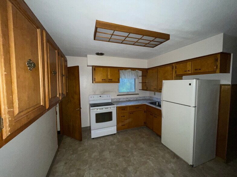 Building Photo - 4575 E 4th St