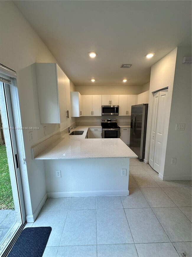 Building Photo - 2681 SE 11th St