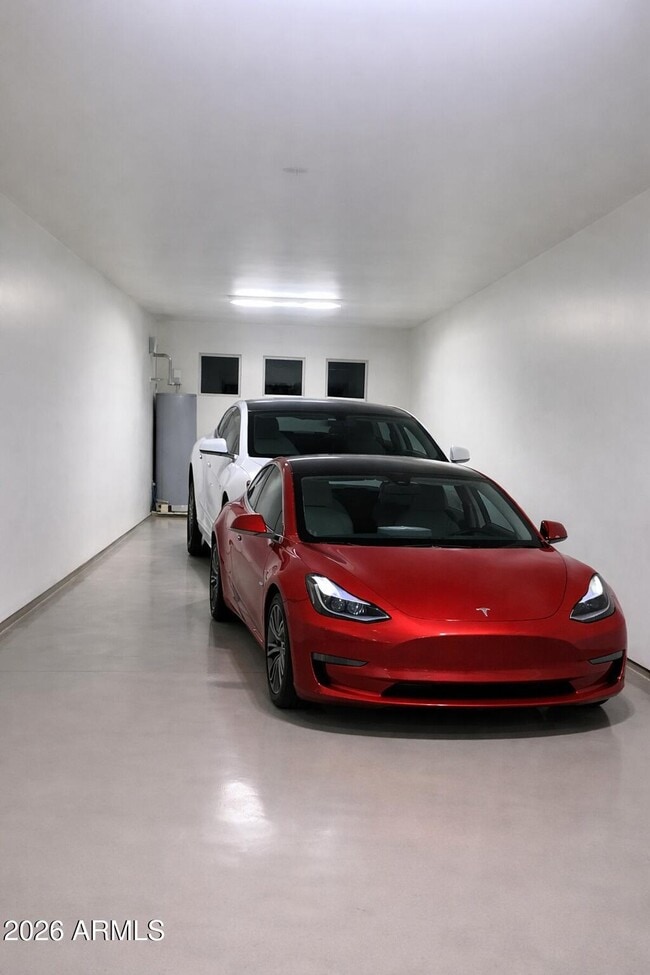 Building Photo - 2502 E Paradise Ln