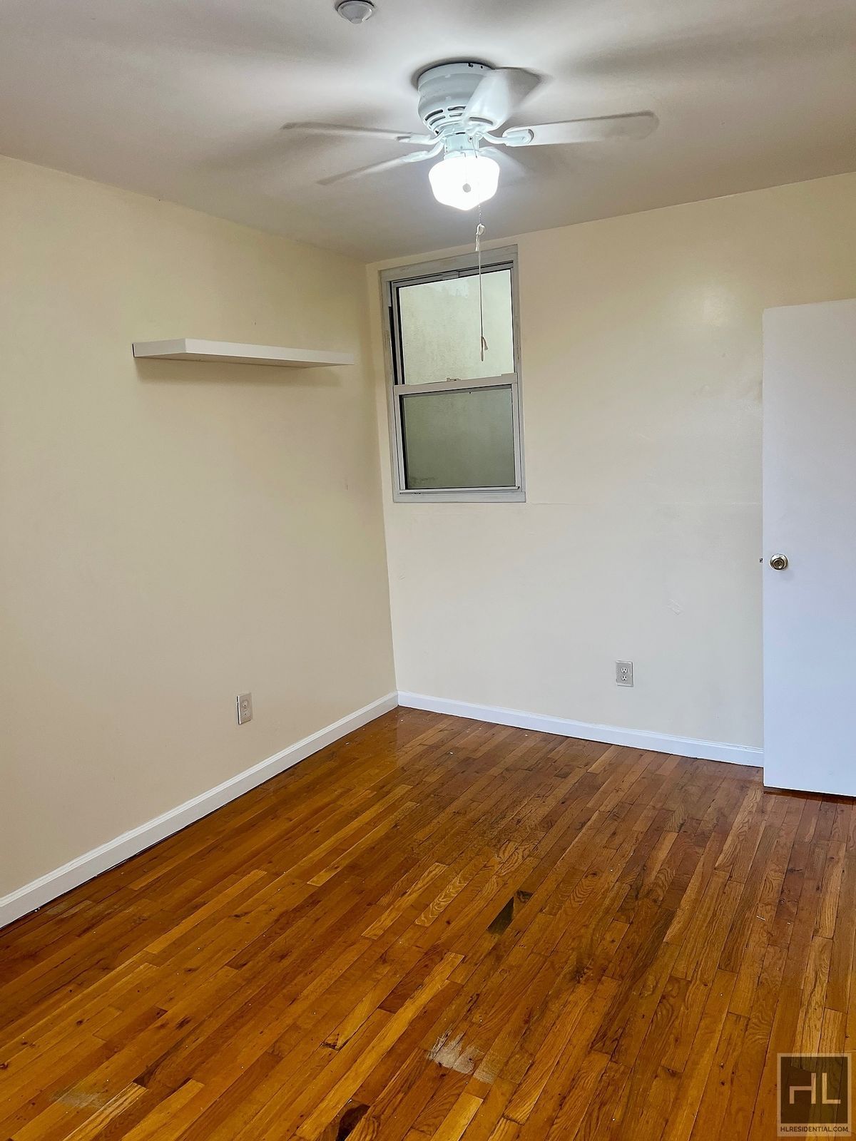 Building Photo - 4BR 1BA Historic Mixed Use Loft w/ Massive...