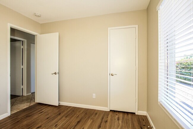 Building Photo - 20631 N 22nd Ave