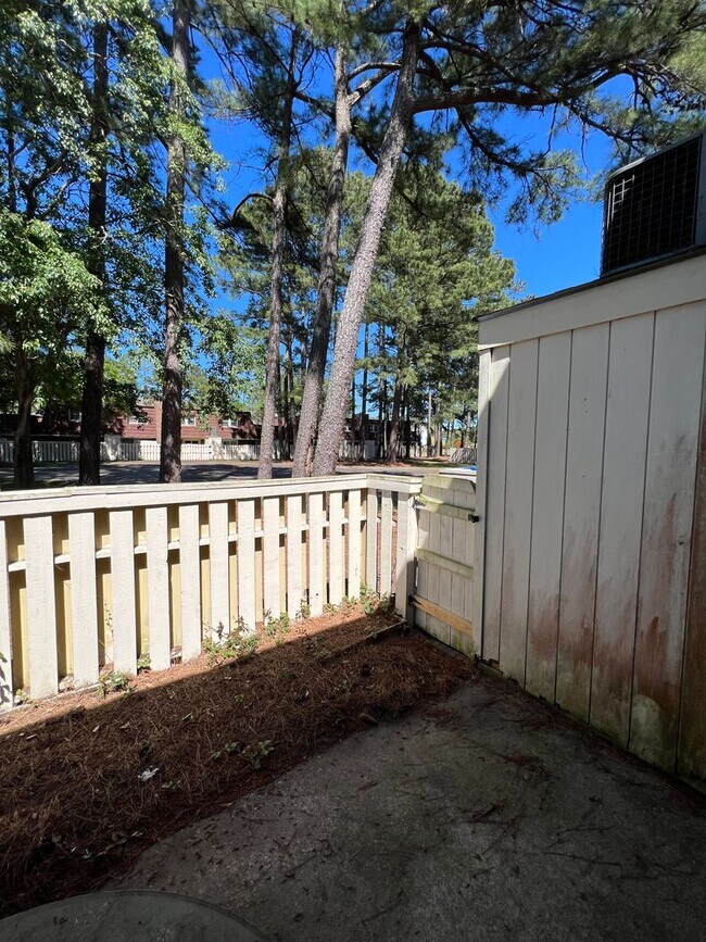 Building Photo - 2 Bedroom/1.5 bathroom townhouse for rent $1,300 month