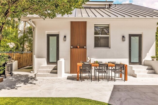 Building Photo - 320 NE 88th St