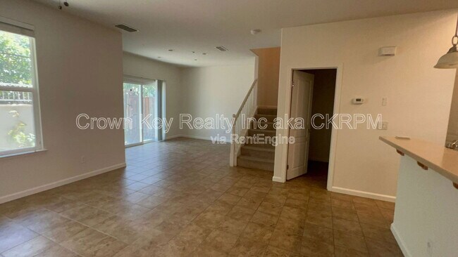 Building Photo - 151 W Saltillo Ln