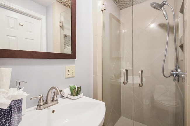 Building Photo - 2336 St Thomas St