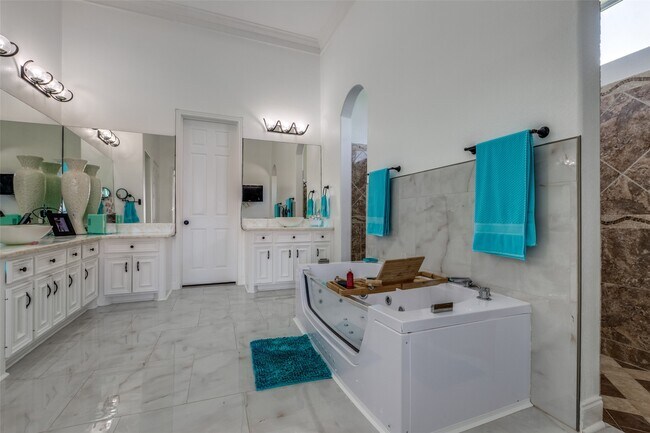 Building Photo - 8 Cypress Point Ct