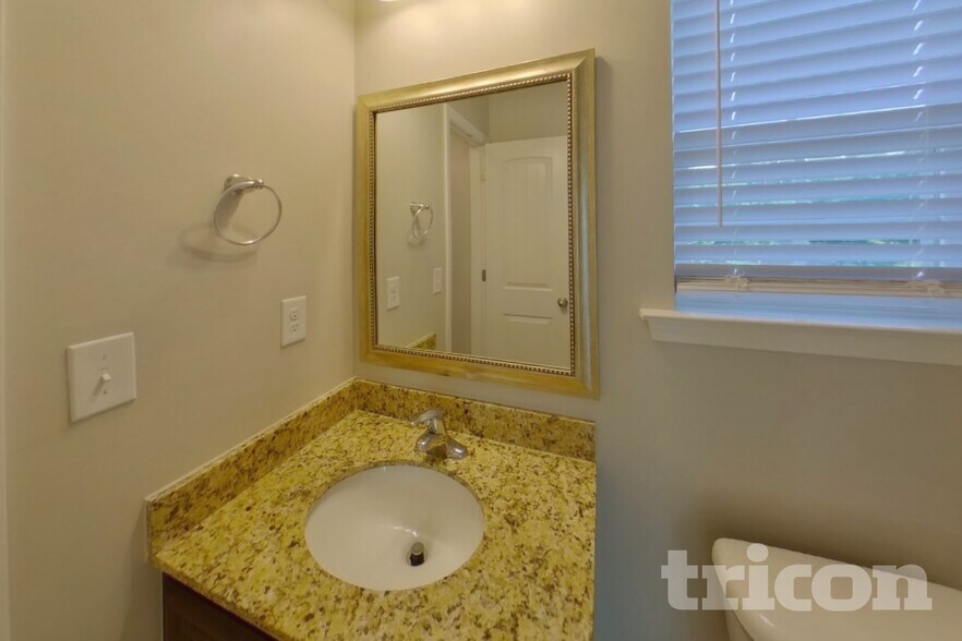 Building Photo - 234 Nicene Ct