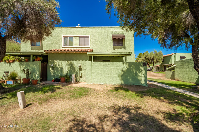Building Photo - 10227 N 7th Pl