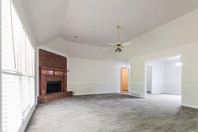 Building Photo - 8859 Raspberry Ln