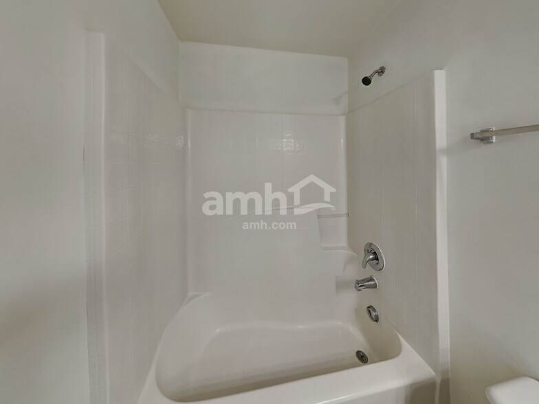 Building Photo - 10619 Opus Dr