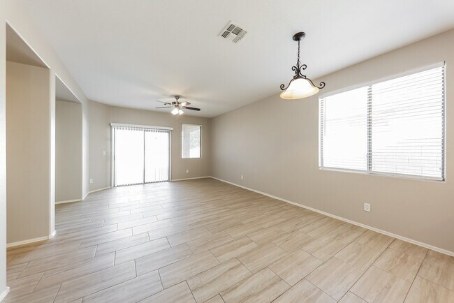 Building Photo - 40806 N Hudson Ct