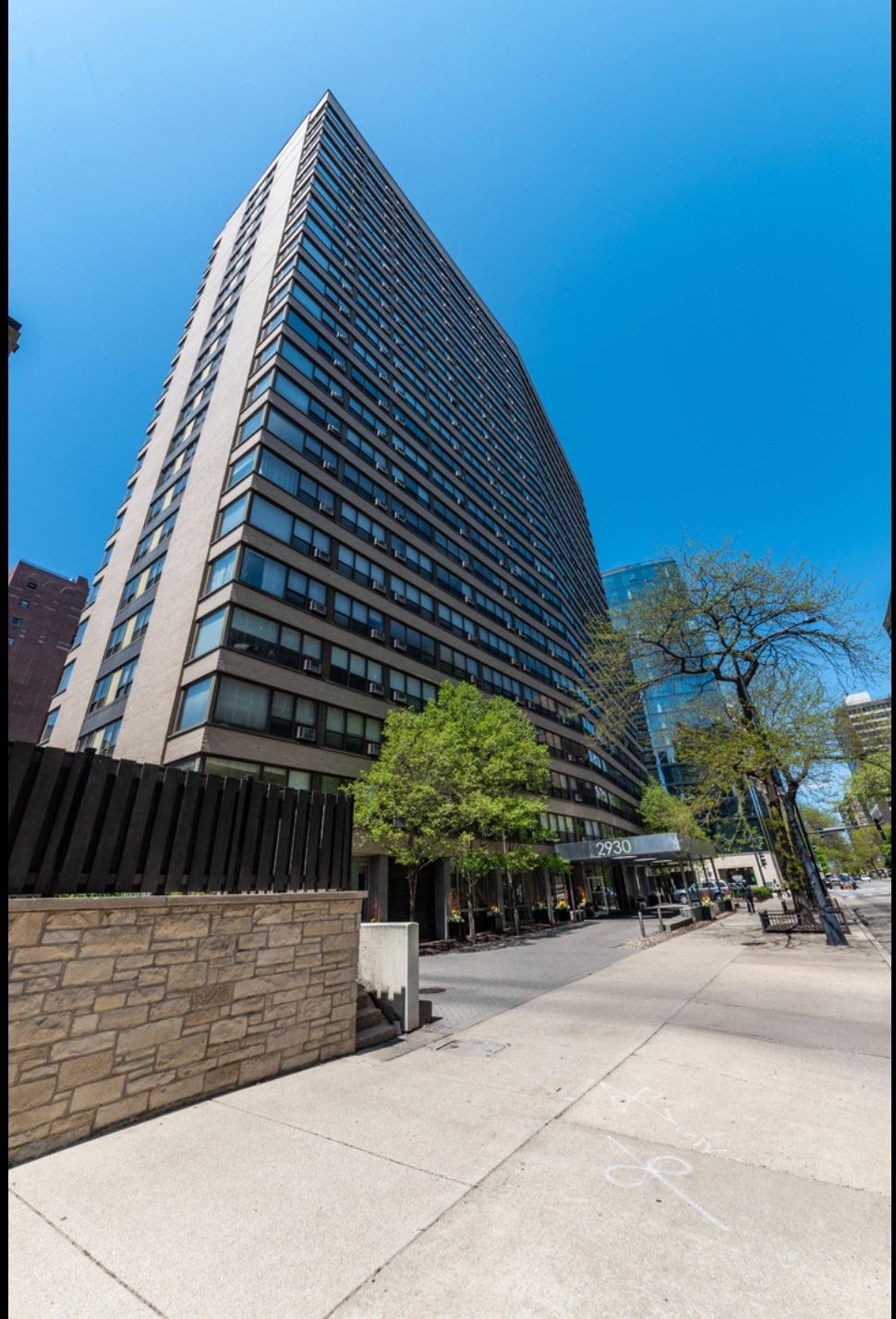 Building Photo - 2930 N Sheridan Rd