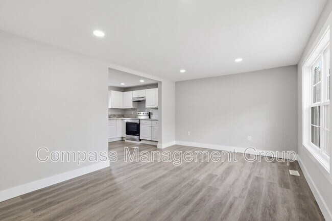 Building Photo - 2415 Piedmont St NW