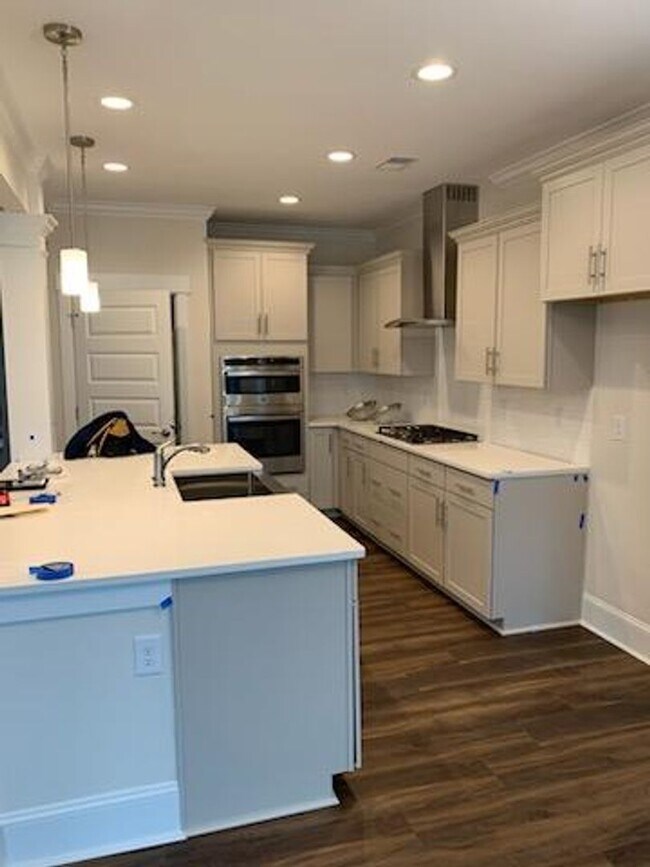 Building Photo - Available Rental located in desirable area...