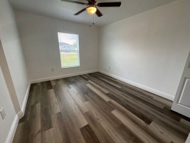 Building Photo - Available End of Year!!! AND Get First Month Half Off if Move in by January 1, 2026 Gorgeous Newe...