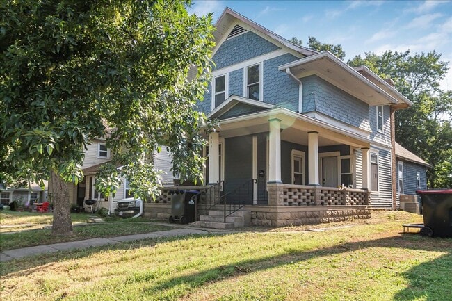 Building Photo - 411 N College St