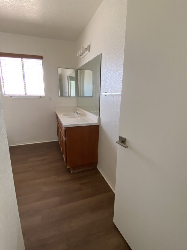 Master Bath - 2039 Norloti St