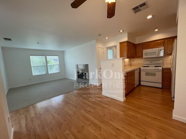 Building Photo - Great Townhouse in Livermore Available Now!